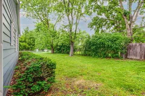 Exterior - 2508 Highland Dr, Lindenhurst, IL 60046 photo 6 of 10