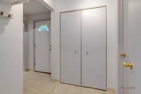 Entry Way - 2508 Highland Dr, Lindenhurst, IL 60046 photo 2 of 2
