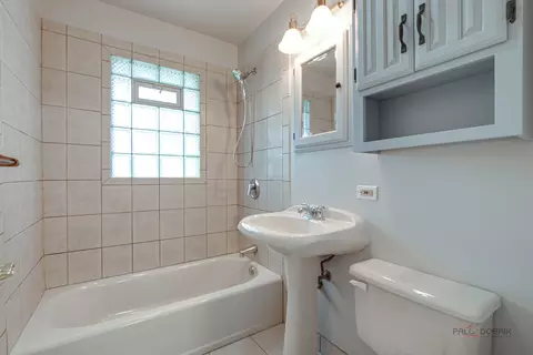 Bath - 2508 Highland Dr, Lindenhurst, IL 60046 photo 1 of 3