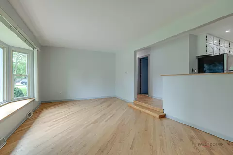 Living - 2508 Highland Dr, Lindenhurst, IL 60046 photo 1 of 9