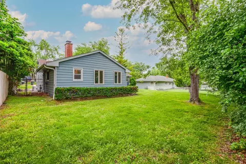 Exterior - 2508 Highland Dr, Lindenhurst, IL 60046 photo 7 of 10
