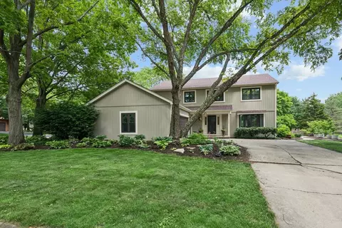 1040 N Charles St, Naperville, IL 60563