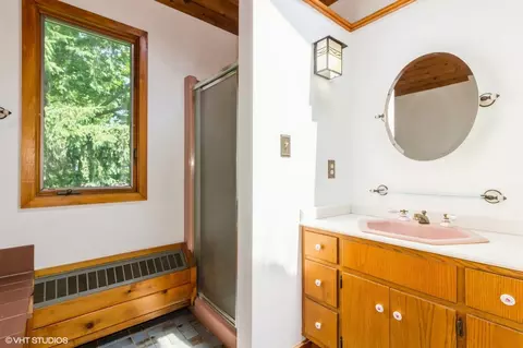 Bath - 100 E Miller Ave, Hinckley, IL 60520 photo 3 of 3