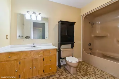 Bath - 100 E Miller Ave, Hinckley, IL 60520 photo 1 of 3