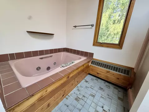 Bath - 100 E Miller Ave, Hinckley, IL 60520 photo 2 of 3