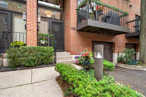 1626 Central St #A, Evanston, IL 60201