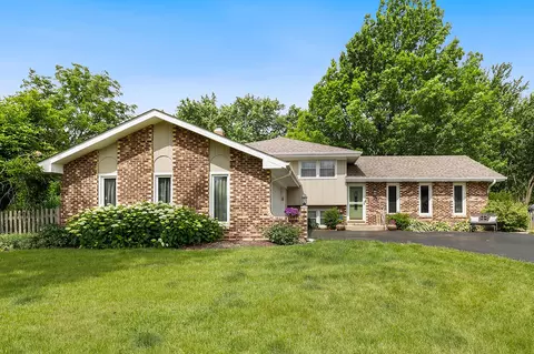 11 S560 Whittington Ln, Naperville, IL 60564