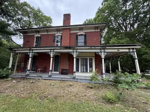 216 S Washington St, Kinmundy, IL 62854
