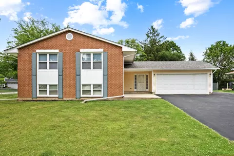 1381 Volkamer Trl, Elk Grove Village, IL 60007