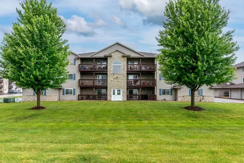 209 E Price St #301, Eldridge, IA 52748
