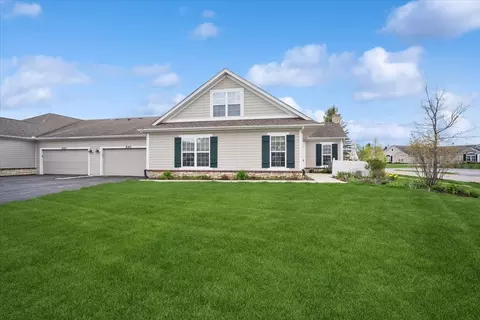 640 Schumann St, Woodstock, IL 60098