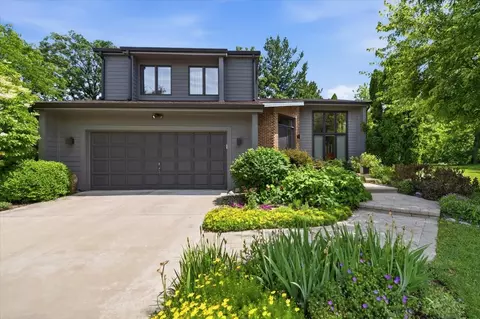 1755 S Wiesbrook Rd, Wheaton, IL 60189