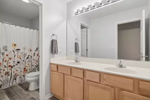 Bath - 2921 Stillwater Ct, Plainfield, IL 60586 photo 3 of 3