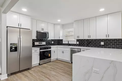 Kitchen - 15631 End Ave, Dolton, IL 60419 photo 1 of 4