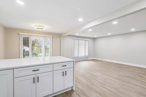 Living - 15631 End Ave, Dolton, IL 60419 photo 7 of 8