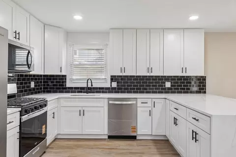 Kitchen - 15631 End Ave, Dolton, IL 60419 photo 2 of 4