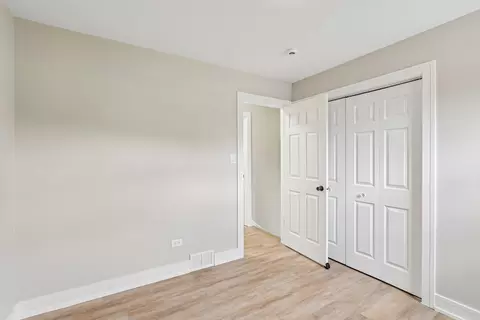 Bedroom - 15631 End Ave, Dolton, IL 60419 photo 6 of 8