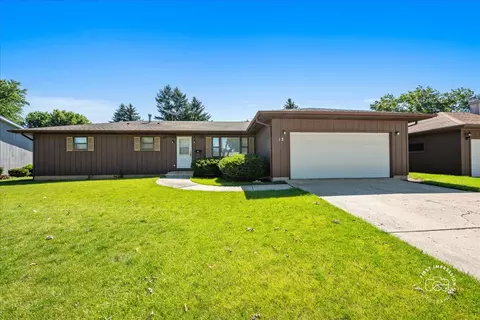 13 N Weston Ave, Elgin, IL 60123