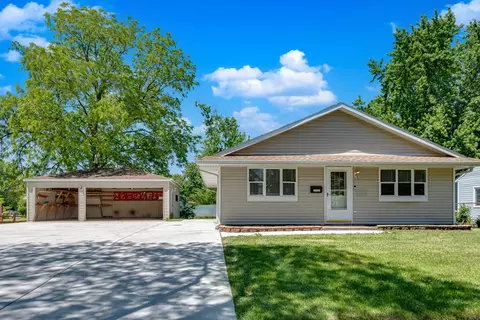 1310 Klein Dr, Streamwood, IL 60107