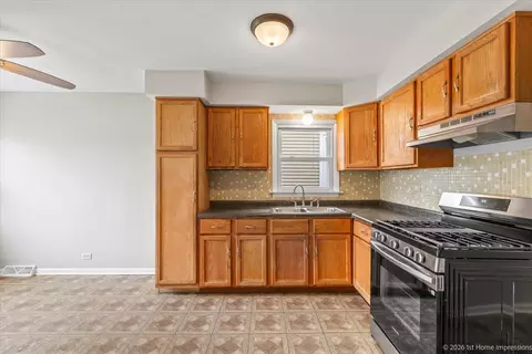 Kitchen - 7320 W 58th St, Summit, IL 60501 photo 1 of 2