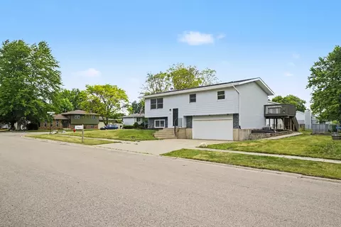 651 Michigan Ave, South Elgin, IL 60177