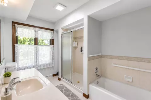 Bath - 150 Shady Ln, Bartlett, IL 60103 photo 4 of 6