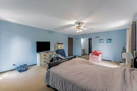 Bedroom - 150 Shady Ln, Bartlett, IL 60103 photo 3 of 11