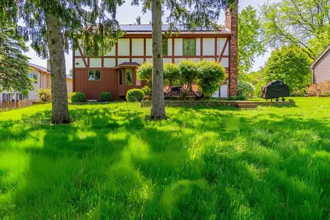 Exterior - 150 Shady Ln, Bartlett, IL 60103 photo 6 of 7