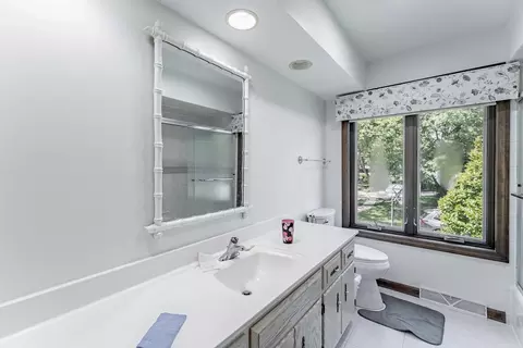 Bath - 150 Shady Ln, Bartlett, IL 60103 photo 5 of 6