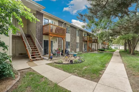 1900 Light Rd #202, Oswego, IL 60543
