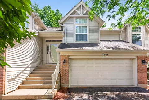 105 Ione Dr #B, South Elgin, IL 60177