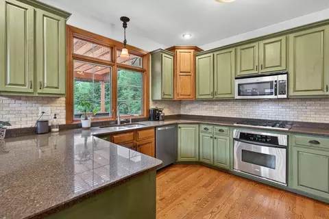 Kitchen - 3483 Comstock Ave, Dekalb, IL 60115 photo 4 of 7