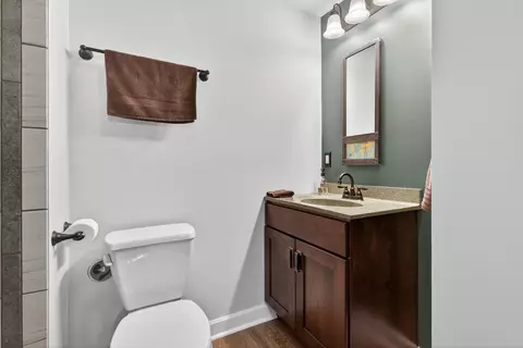 Bath - 3483 Comstock Ave, Dekalb, IL 60115 photo 6 of 8