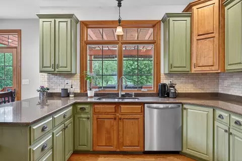 Kitchen - 3483 Comstock Ave, Dekalb, IL 60115 photo 6 of 7