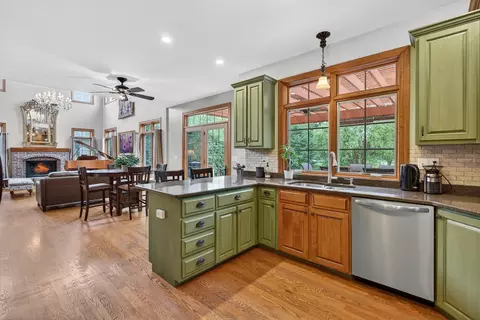 Kitchen - 3483 Comstock Ave, Dekalb, IL 60115 photo 5 of 7
