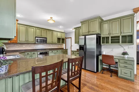 Kitchen - 3483 Comstock Ave, Dekalb, IL 60115 photo 3 of 7