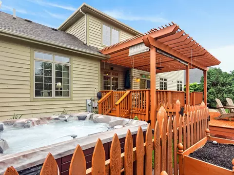 Exterior - 3483 Comstock Ave, Dekalb, IL 60115 photo 11 of 17