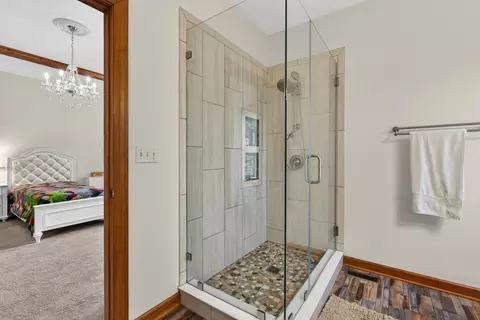 Bath - 3483 Comstock Ave, Dekalb, IL 60115 photo 2 of 8