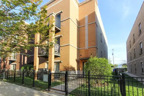 1153 W Washburne Ave #301, Chicago, IL 60608