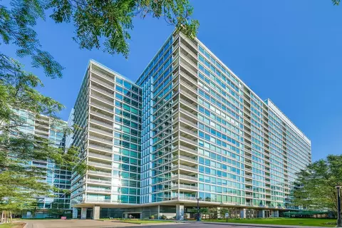 9715 Woods Dr #1403, Skokie, IL 60077