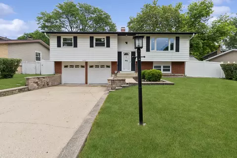 1111 N Greenfield Ln, Mount Prospect, IL 60056
