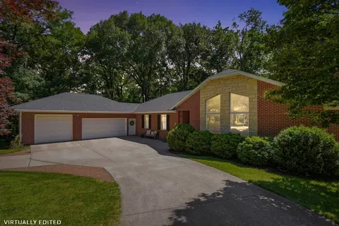 28053 214th St, Le Claire, IA 52753