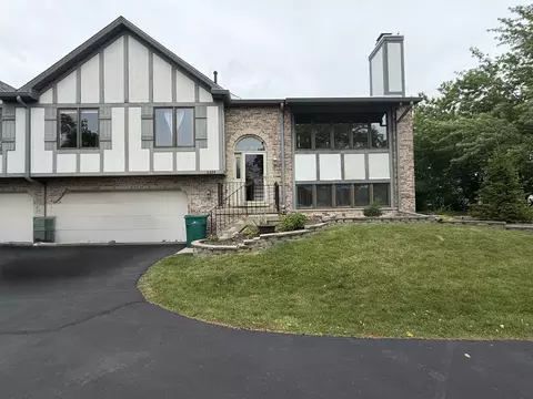 2304 Olde Mill Rd, Plainfield, IL 60586