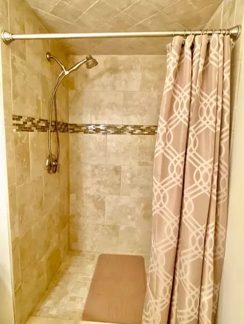 Bath - 1610 Rolling Pass, Beecher, IL 60401 photo 4 of 5