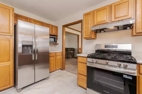 Kitchen - 1014 Sawgrass Dr, Normal, IL 61761 photo 4 of 6