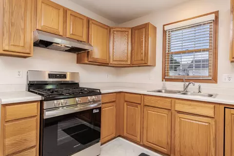 Kitchen - 1014 Sawgrass Dr, Normal, IL 61761 photo 3 of 6