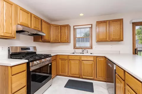 Kitchen - 1014 Sawgrass Dr, Normal, IL 61761 photo 2 of 6