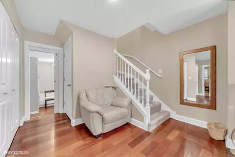 Entry Way - 271 9th St, Wheeling, IL 60090 photo 1 of 4
