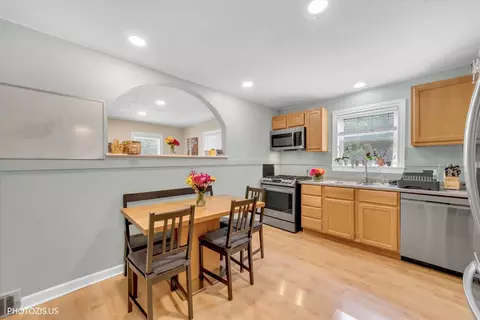 Kitchen - 271 9th St, Wheeling, IL 60090 photo 2 of 3