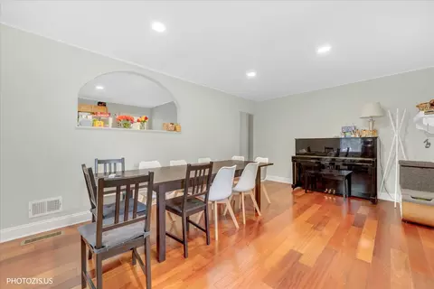 Dining - 271 9th St, Wheeling, IL 60090 photo 1 of 1